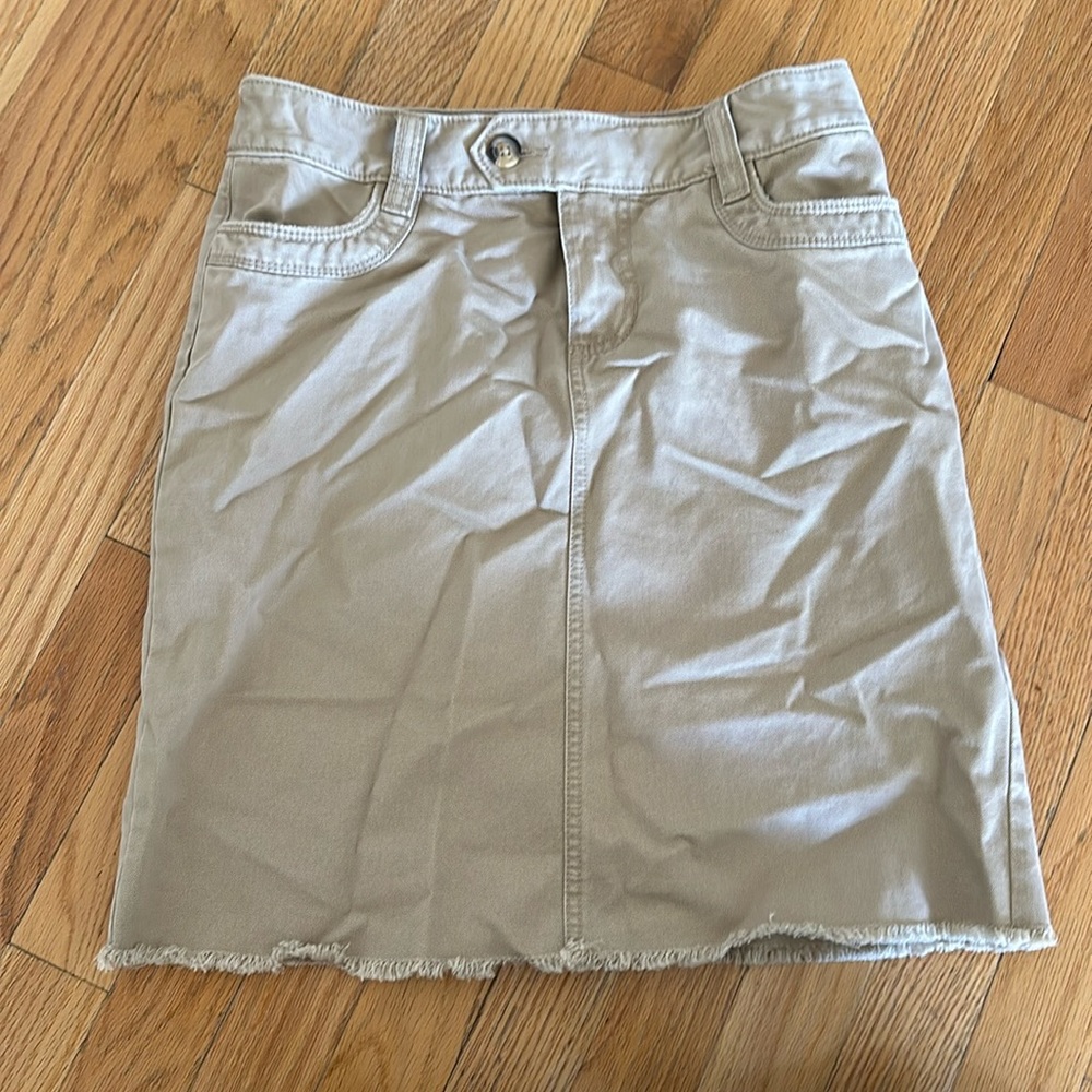 Old Navy Size 1 low waist skirt tan